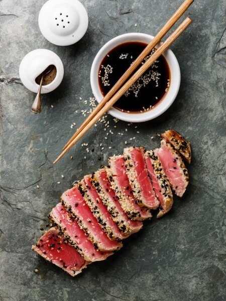 Gebakken tonijn steak met sesam en soja– receptidee