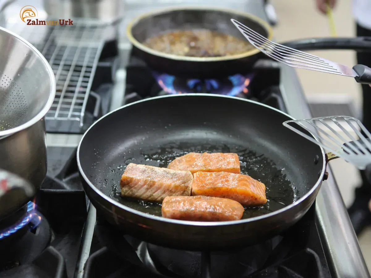 zalm bakken in olie of boter