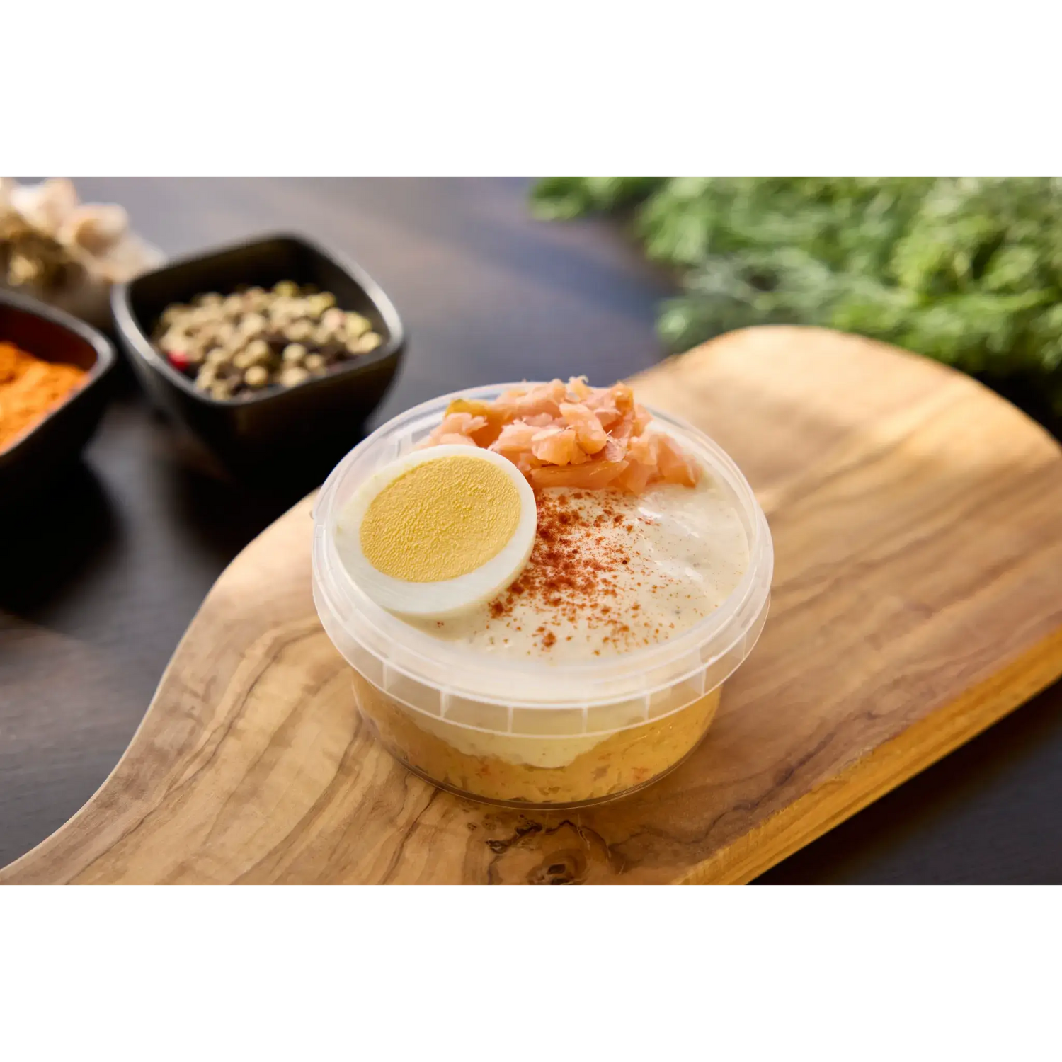 Verse zalmsalade van de Jongens van de Fant – huisgemaakt met warme gerookte zalmsnippers