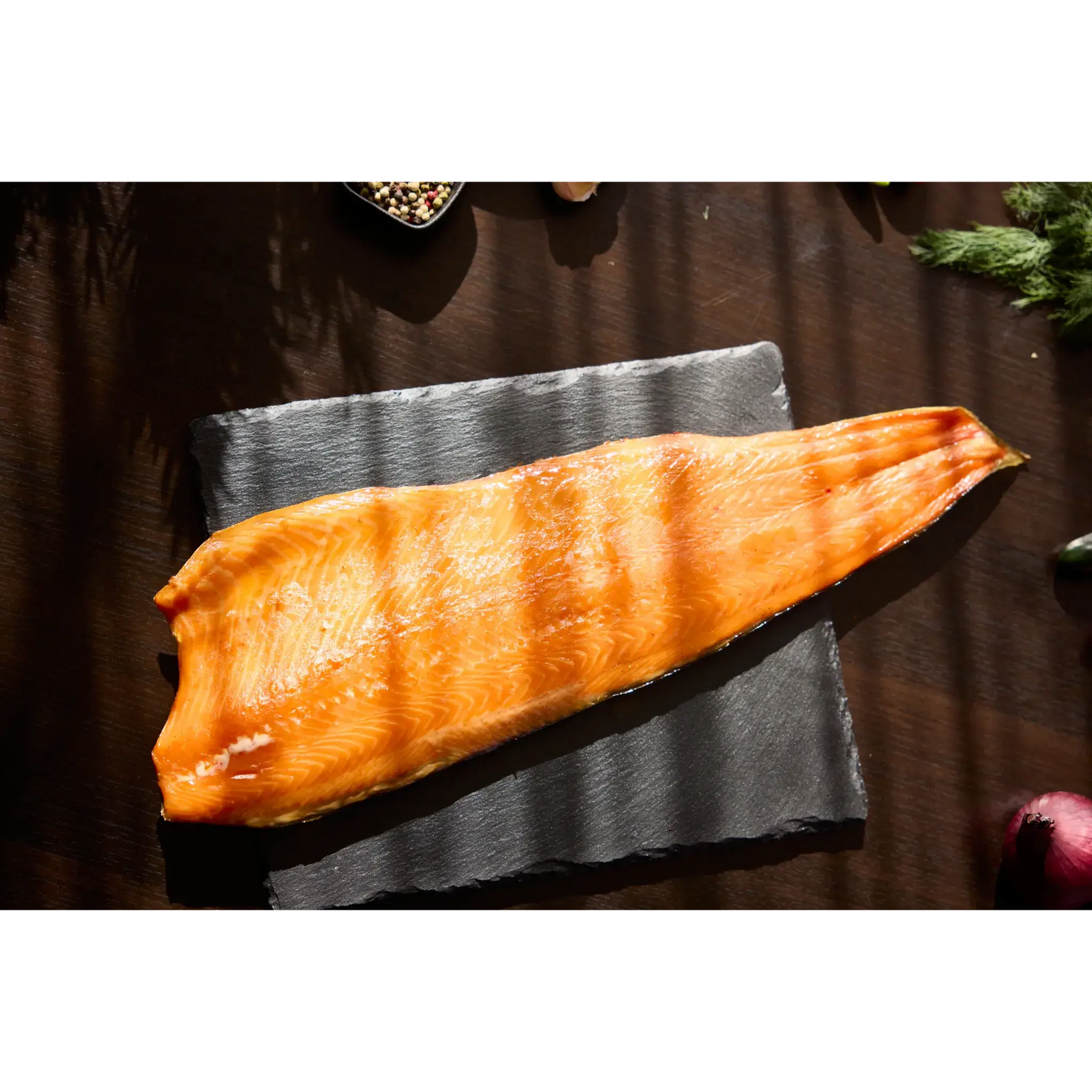 Ambachtelijke warm gerookte zalmzijde uit Noorwegen – vol van smaak, Zalm van Urk